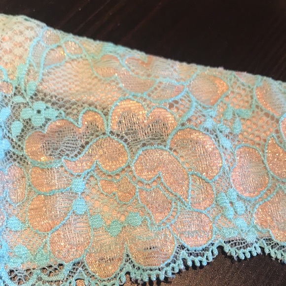🛑SOLD🛑Gorgeous lace teal green with light pink with a hint of sparkly bra - Picture 10 of 13